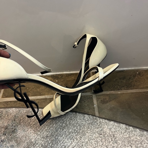 YSL OPYUM SANDALS IN SMOOTH LEATHER WITH A GOLD-TONE HEEL - Picture 3 of 10